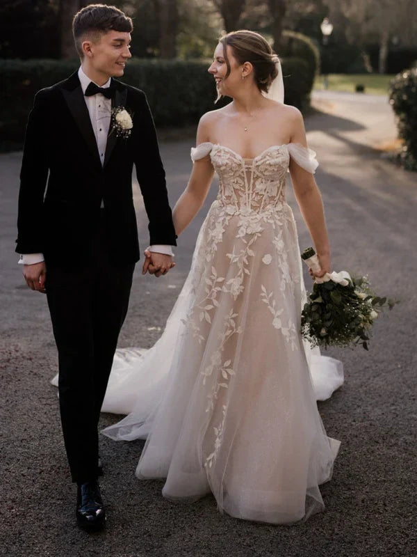Off Shoulder Wedding Dress With Sweetheart Applique A Line Silhouette For Brides Modern Elegance