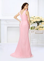 Bridesmaid Dresses Trumpet Mermaid Silhouette V Neck Handcrafted Flower Applique Chiffon Sleeveless Long For Bridesmaids