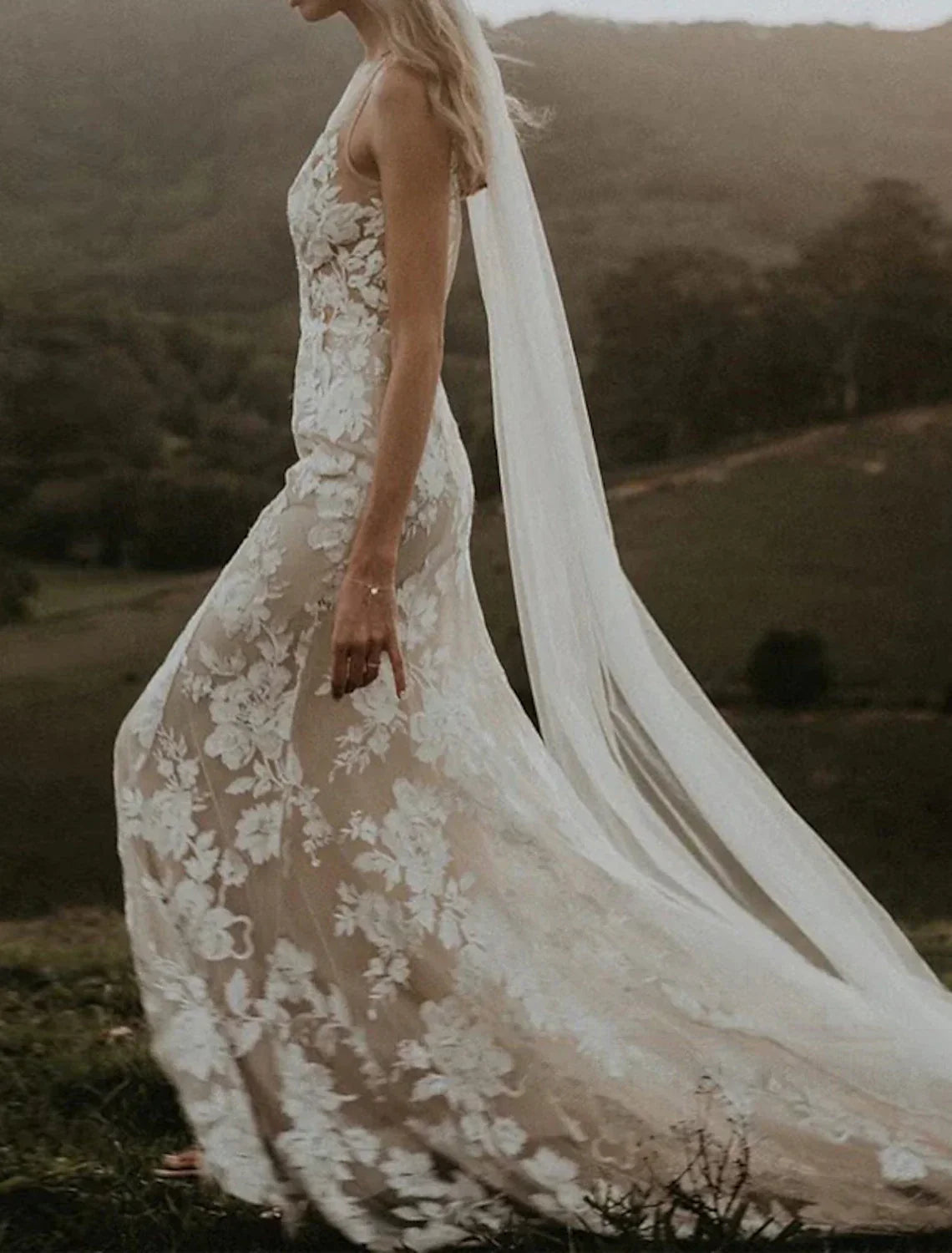 Beach Boho Wedding Dress Lace Appliques Sheath Gown For Boho Brides With V Neck Sleeveless