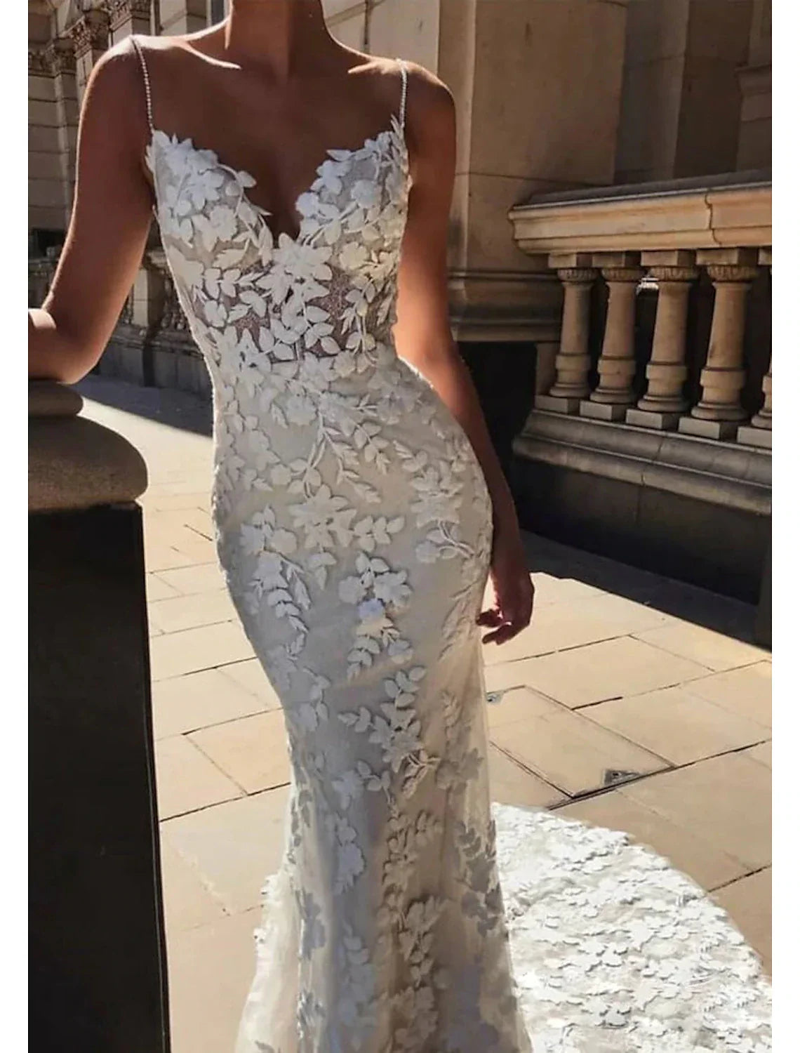 Beach Boho Mermaid Wedding Dress With Lace Appliques Camisole V Neck Spaghetti Straps Chapel Train For Brides