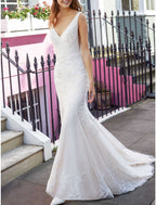 Open Back Mermaid Wedding Dress With Lace Appliques V Neck Sleeveless Trumpet Gown For Brides