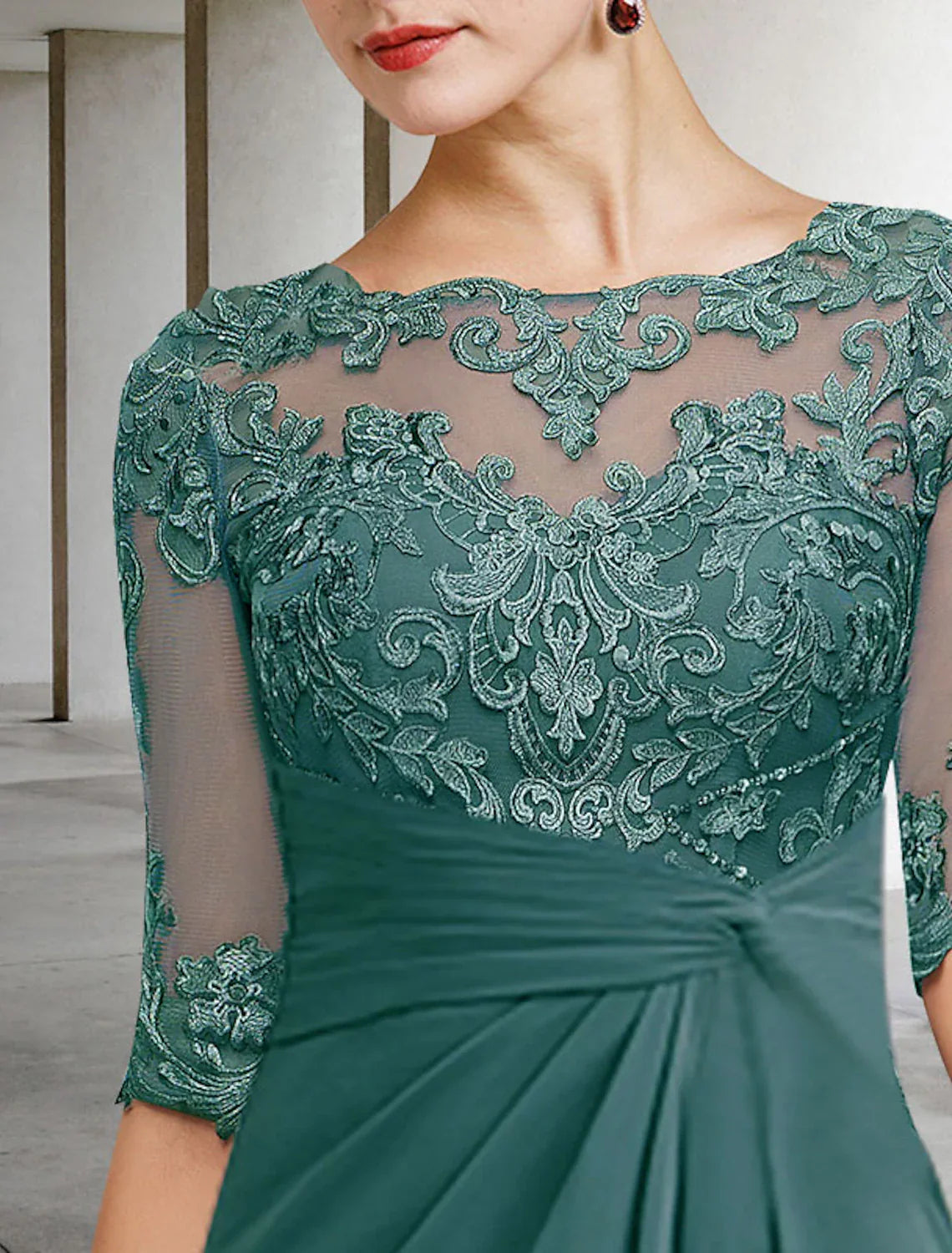 Elegant Mother Of The Bride Dress Plus Size Floor Length Chiffon Lace With Appliques Jewel Neck