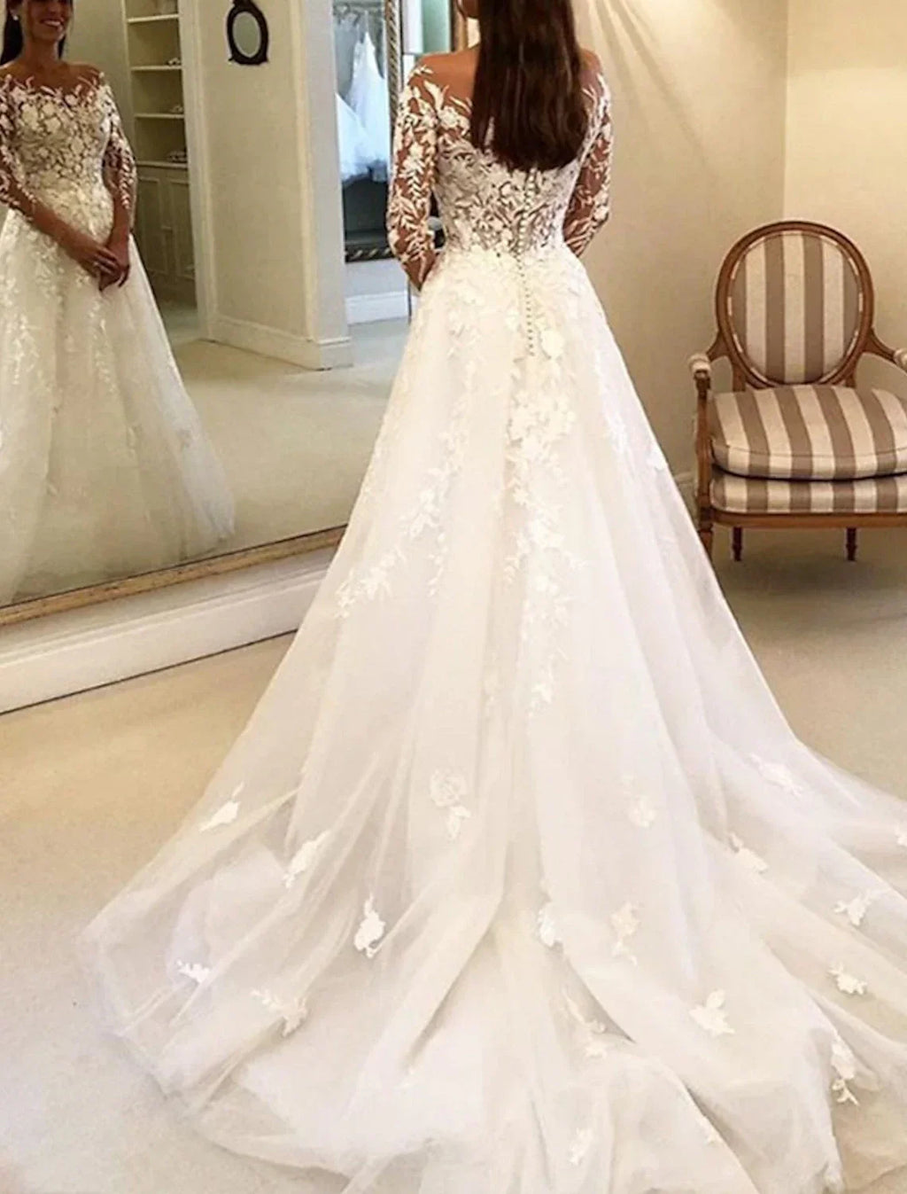 Vintage Formal Wedding Dress Elegant With Off Shoulder Lace Long Sleeve Chapel Train Bride Gown With Buttons Appliques