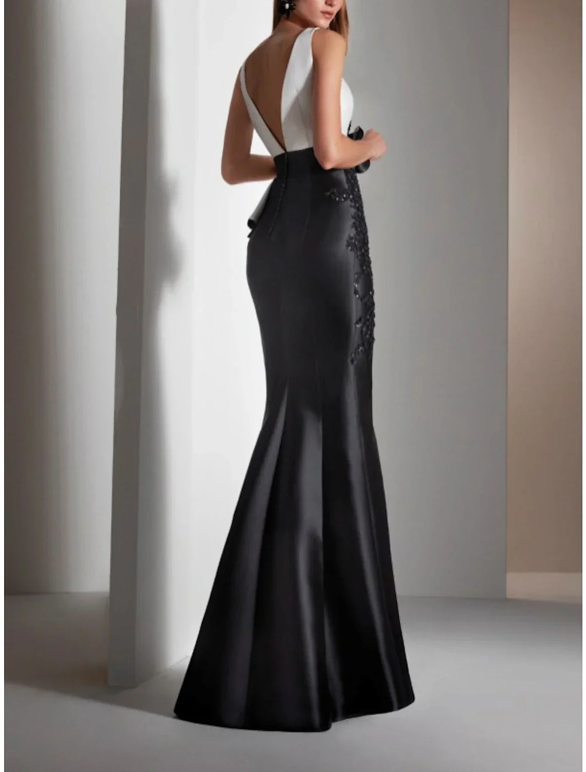 Mother Of The Bride Dress Mermaid Trumpet Satin Floor Length Jewel Neck Bow Appliques Elegant Vintage