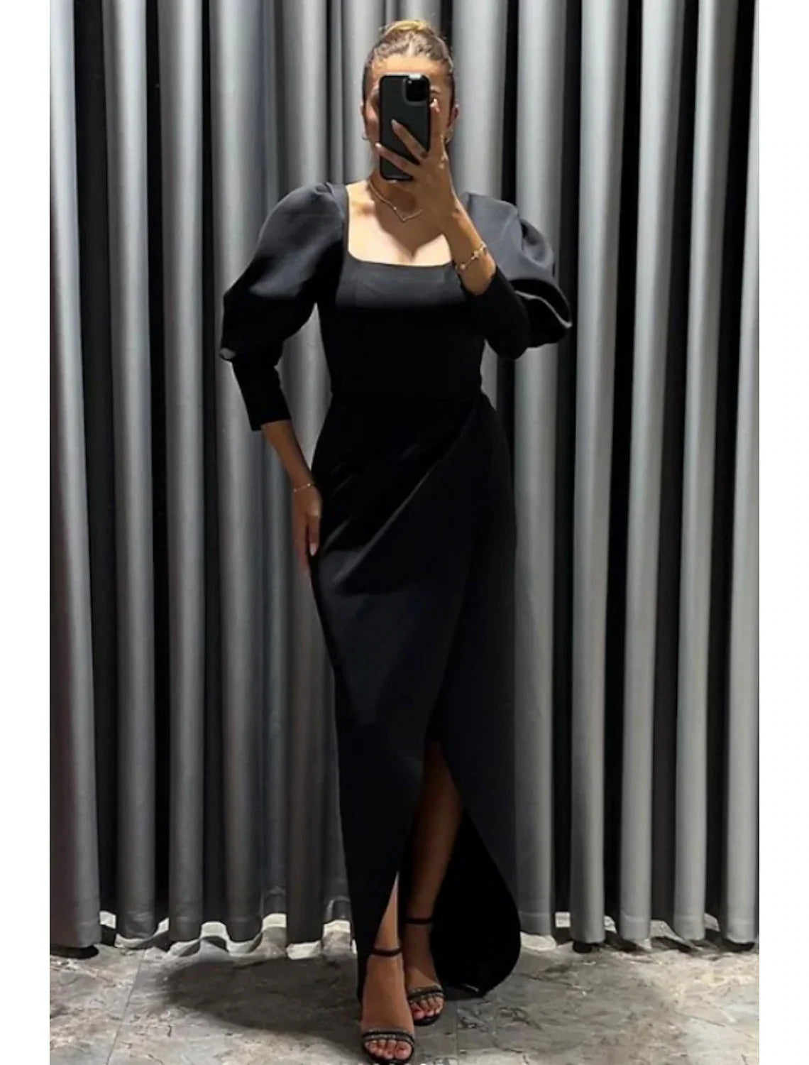 Black Sheath Dress With Stretch Fabric Ruched Details For Elegant Evening Gown With Asymmetrical Three Quarter Sleeve