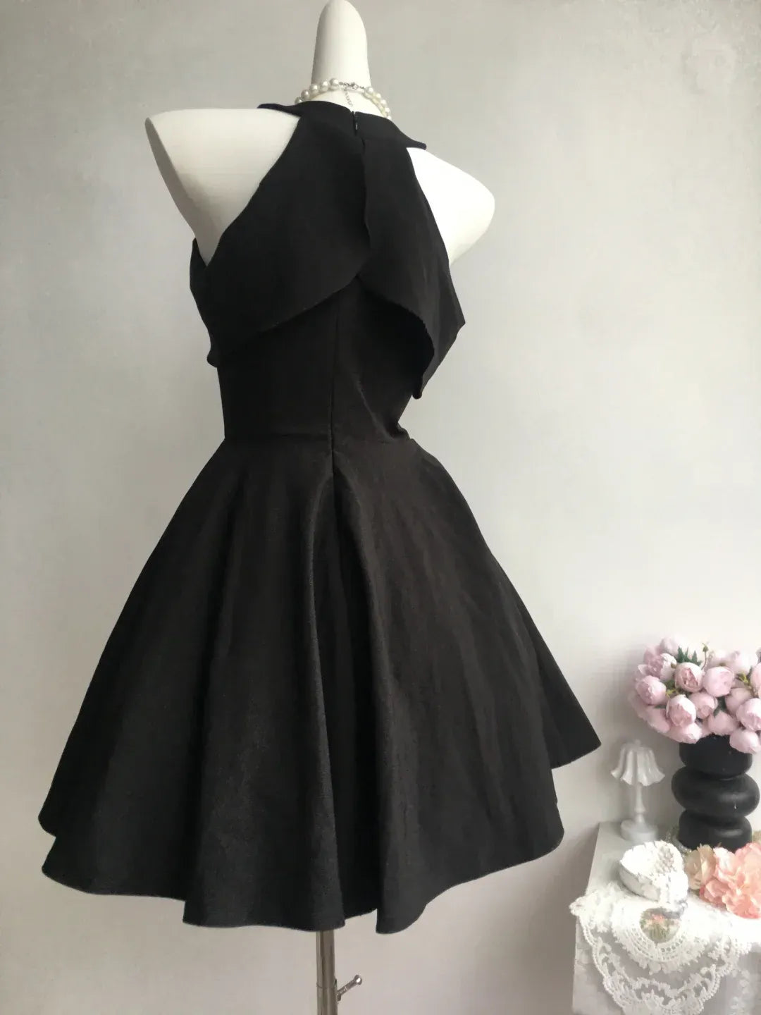 Elegant Black A-Line Halter Dress With Ruffle Bodice For Teen Homecoming Night Glam