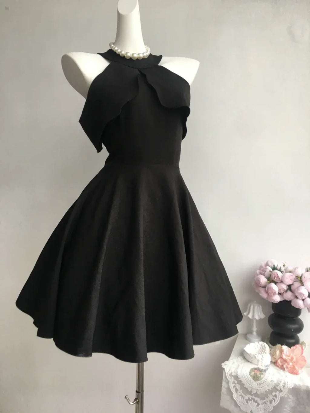 Elegant Black A-Line Halter Dress With Ruffle Bodice For Teen Homecoming Night Glam