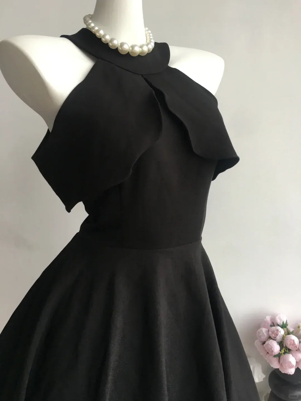 Elegant Black A-Line Halter Dress With Ruffle Bodice For Teen Homecoming Night Glam