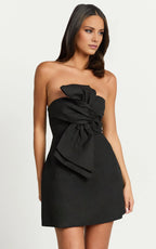 Blue A-Line Strapless Front Bow Knee-Length Dress A-Line Sleeveless Simple Zipper Up Homecoming Dress