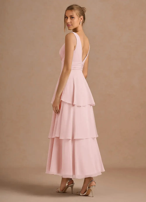 Robe de bal vaporeuse à volants, col en V profond, sans manches, dos en V, longueur midi, à vendre.