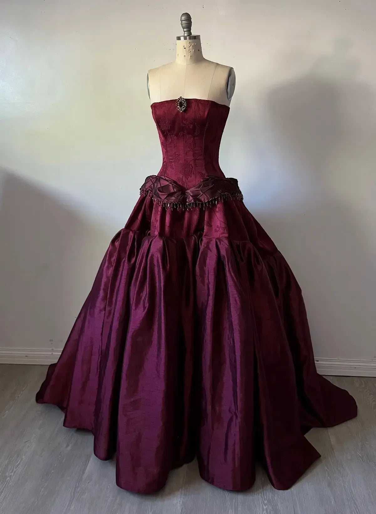 Glamorous Gothic Ball Gown Prom Dress With Strapless Sweetheart Neckline Beaded Bow Corset Back For Gothic Fans