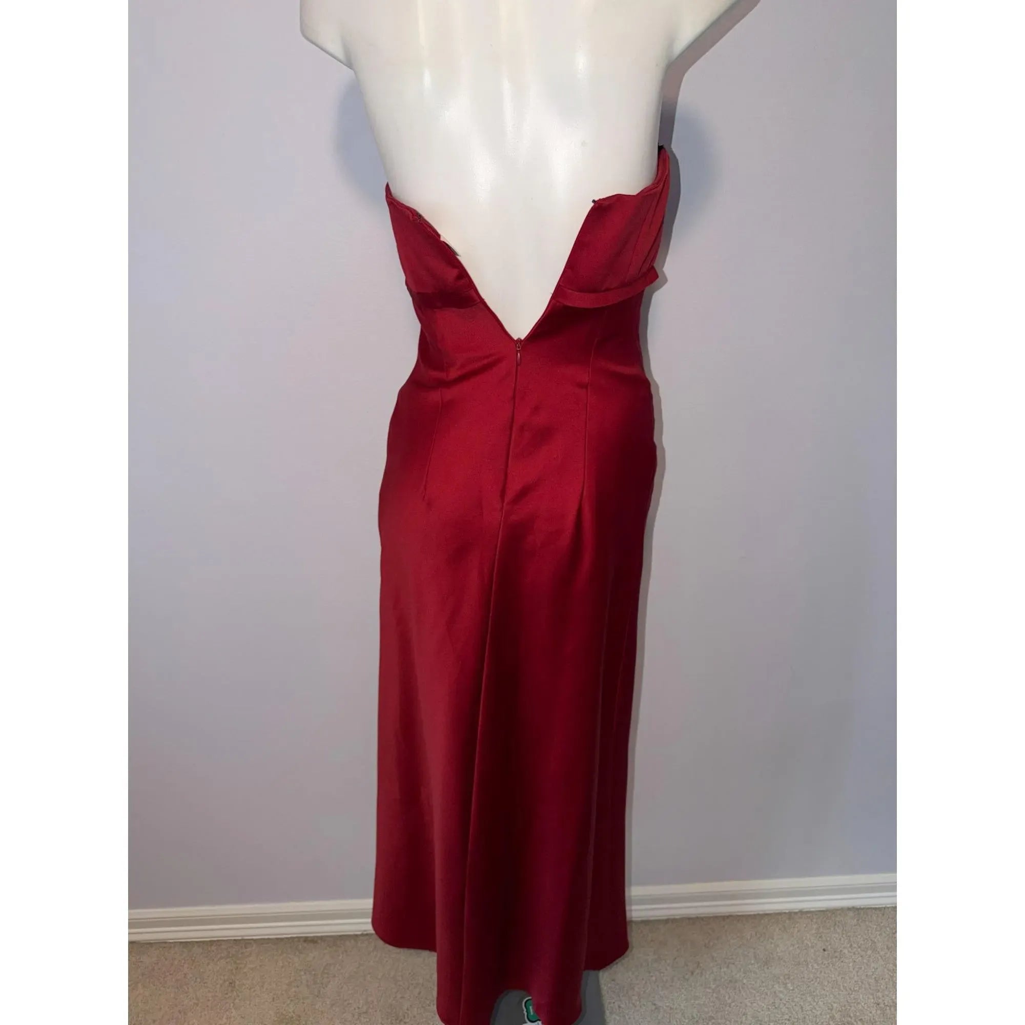 Mermaid Strapless Satin Prom Dress Glamorous Red With V Notch And Low Open Back For Prom Goers