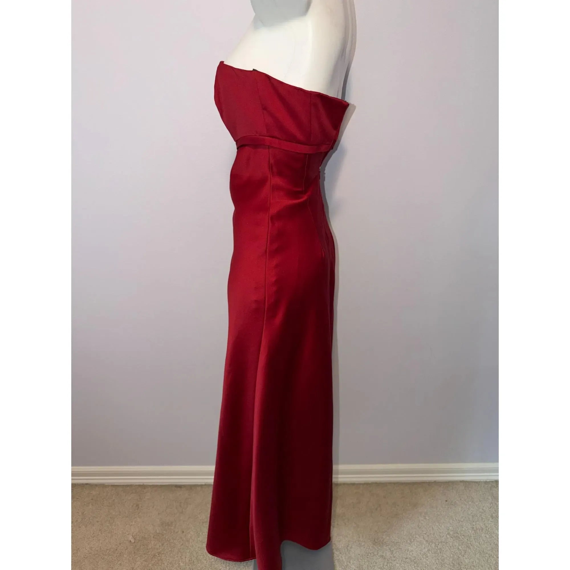 Mermaid Strapless Satin Prom Dress Glamorous Red With V Notch And Low Open Back For Prom Goers