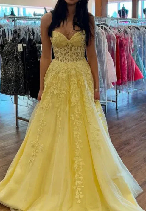 Sweetheart Sleeveless A-line Appliques Sweep Train Prom Dress