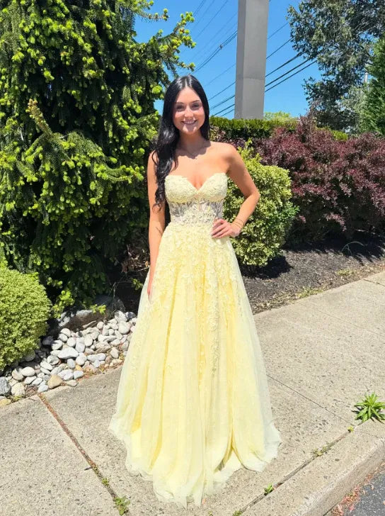 Sweetheart Sleeveless A-line Appliques Sweep Train Prom Dress