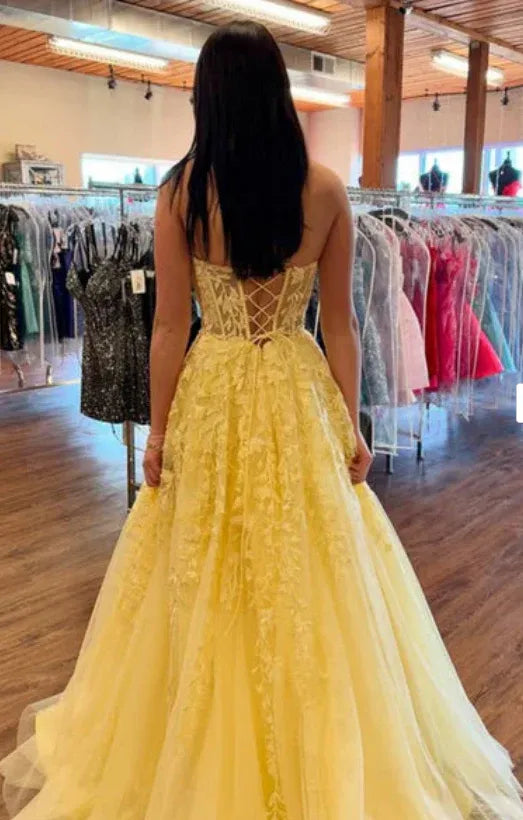 Sweetheart Sleeveless A-line Appliques Sweep Train Prom Dress