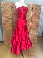 Bold Red Strapless Mermaid Prom Dress For Prom Night With Ruched Satin Bodice And Dramatic Bubble Hem