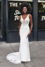 Captivating Trumpet Plunging V Neck Sleeveless Lace Back Floor Length Wedding Dress