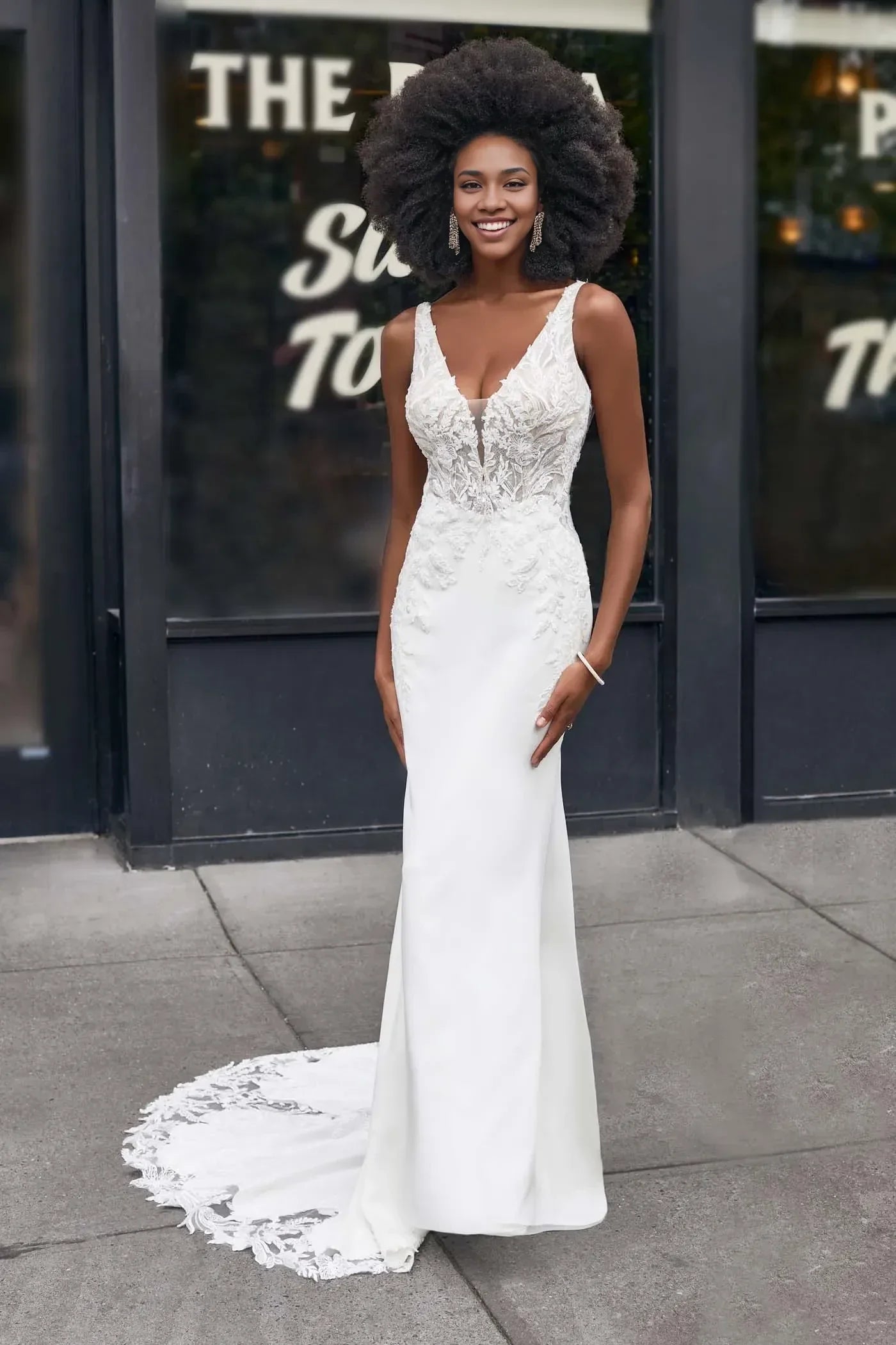 Captivating Trumpet Plunging V Neck Sleeveless Lace Back Floor Length Wedding Dress