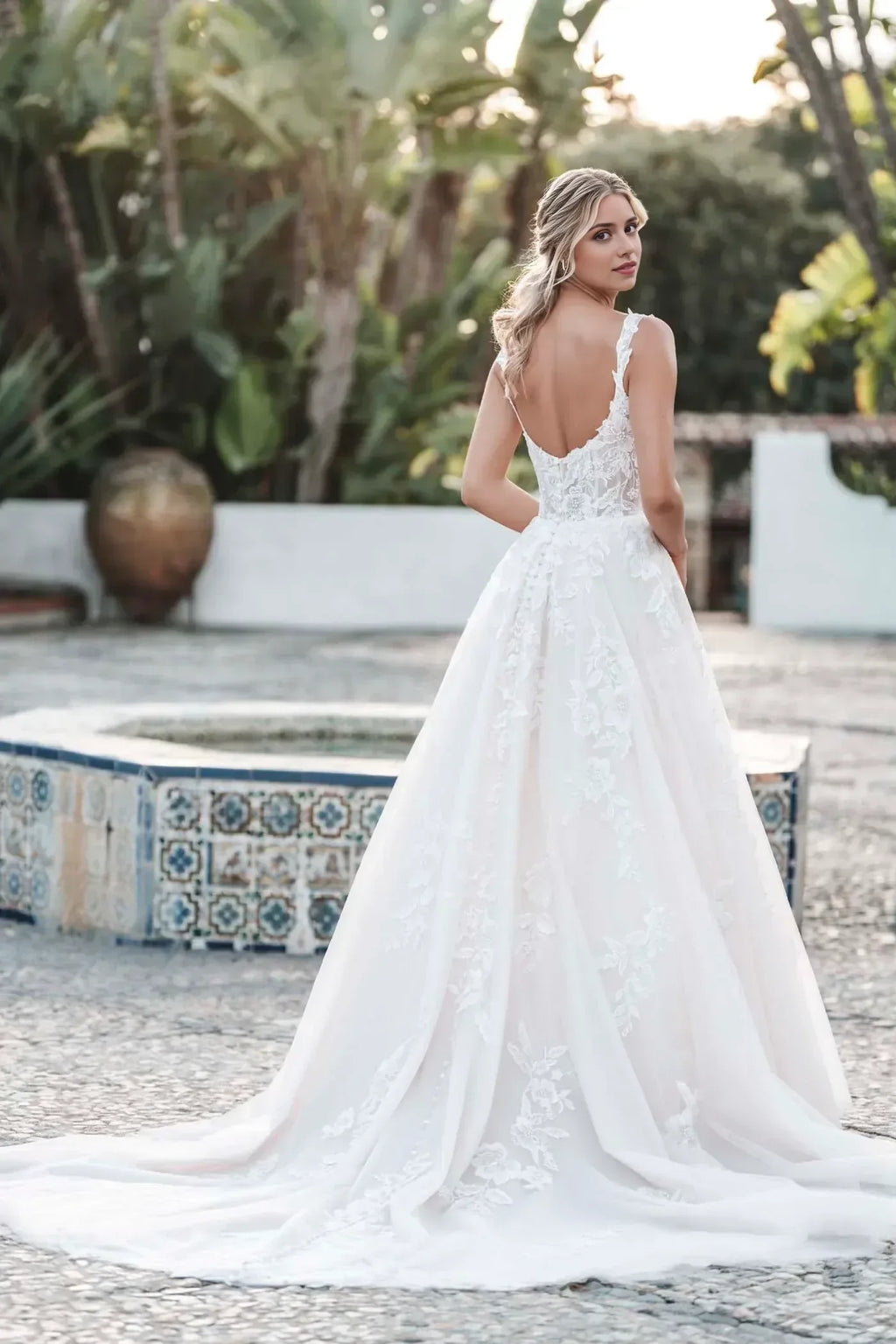 Charming Ball Gown Sweetheart Neckline Sleeveless Button Back Floor Length Wedding Dress