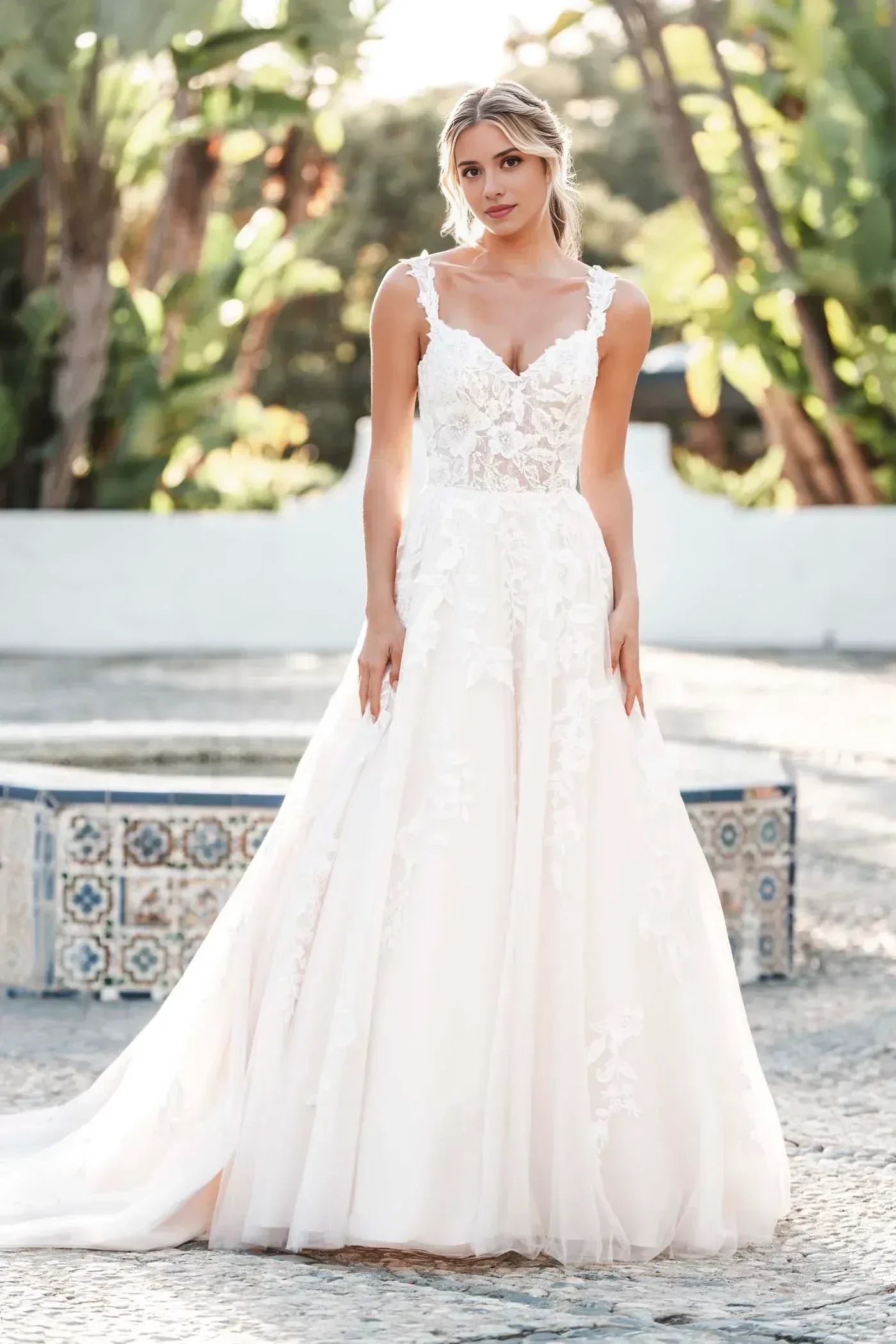 Charming Ball Gown Sweetheart Neckline Sleeveless Button Back Floor Length Wedding Dress