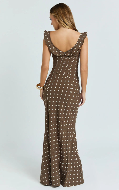 Charmante robe de soirée sirène taille plus, col en cœur, sans manches, dos volanté, longueur ras du sol