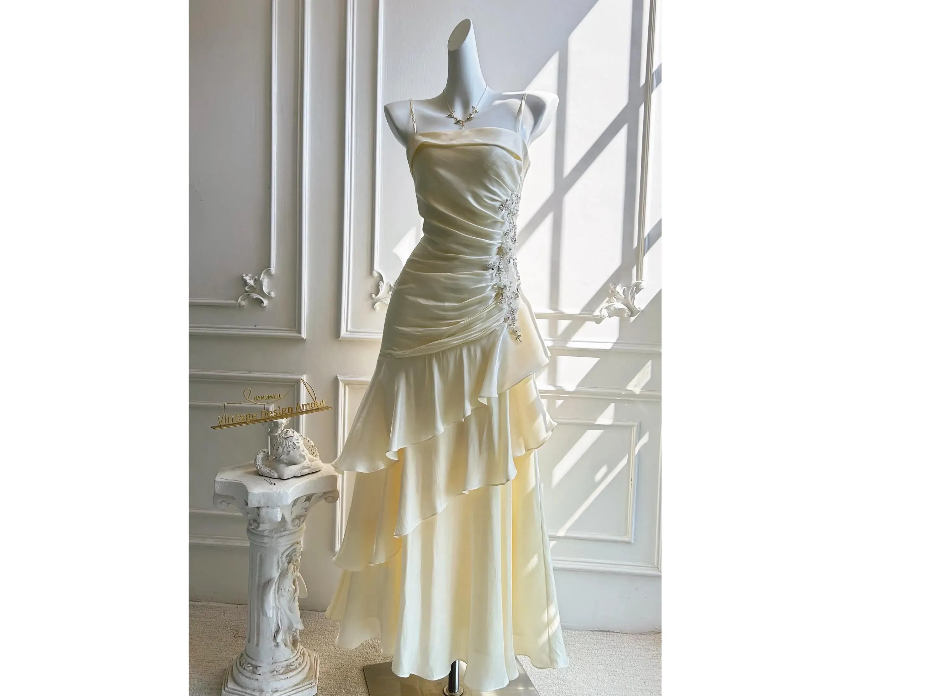 Mermaid Prom Dress Pale Yellow With Beaded Floral Appliques Spaghetti Straps Ruffle Hem For Prom Goers