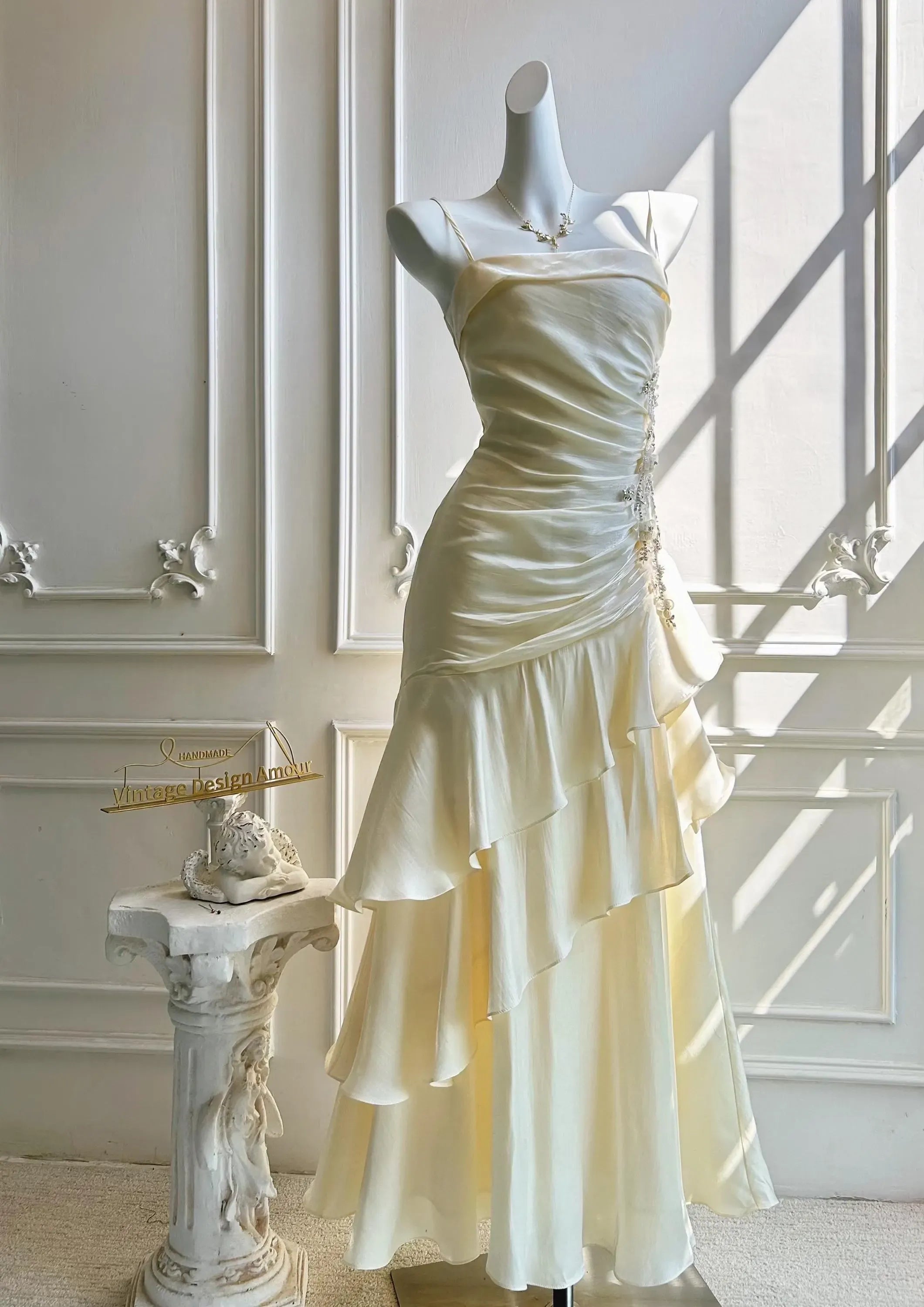 Mermaid Prom Dress Pale Yellow With Beaded Floral Appliques Spaghetti Straps Ruffle Hem For Prom Goers
