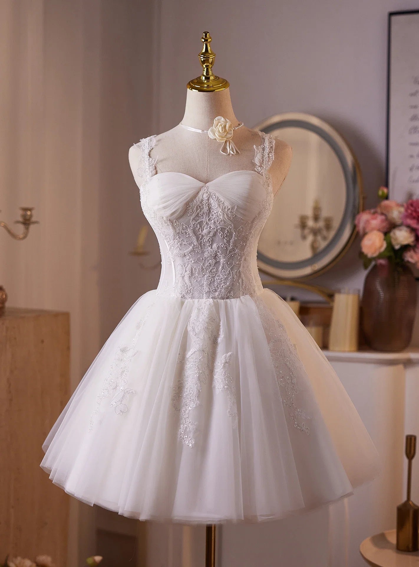White Charming A-Line Sweetheart Corset Applique Ruched Short Homecoming Dresses
