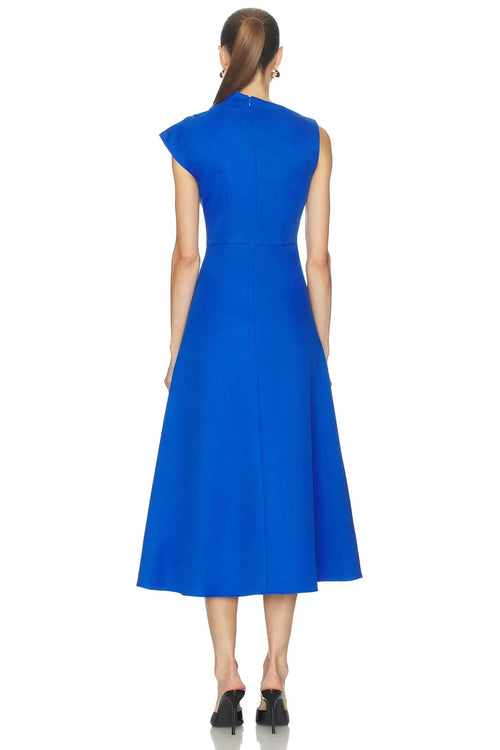 Élégante robe de soirée mi-longue avec col asymétrique, manches courtes et fermeture éclair au dos