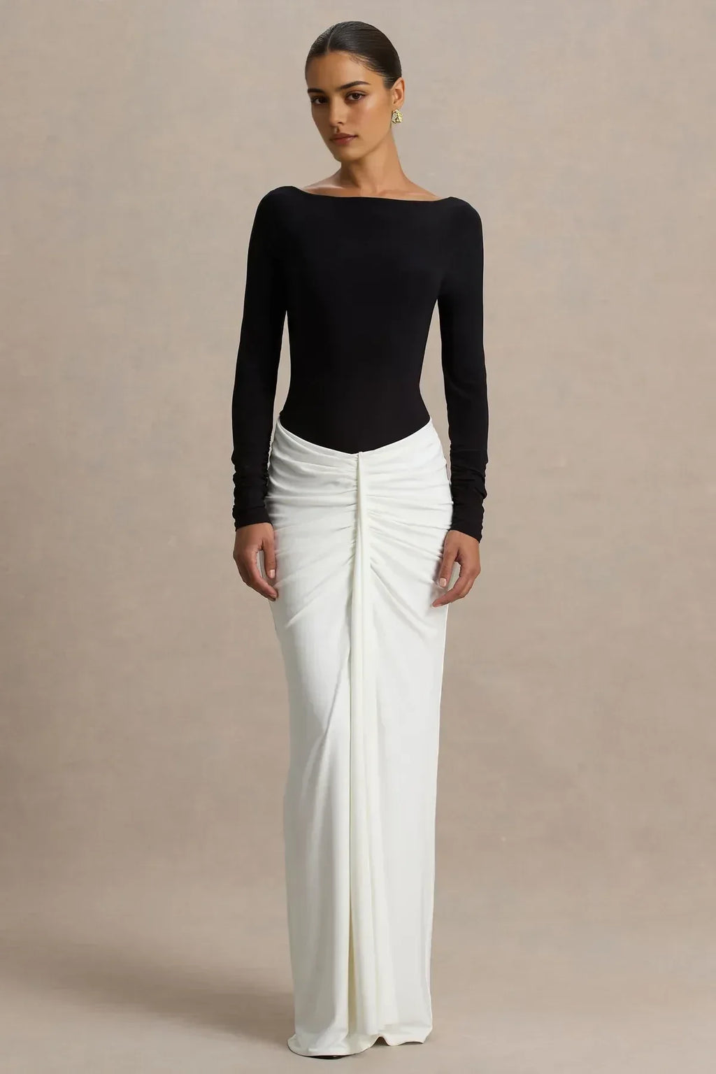 Chic Column Boat Neck Long Sleeve Low Back Floor Length Evening Dress