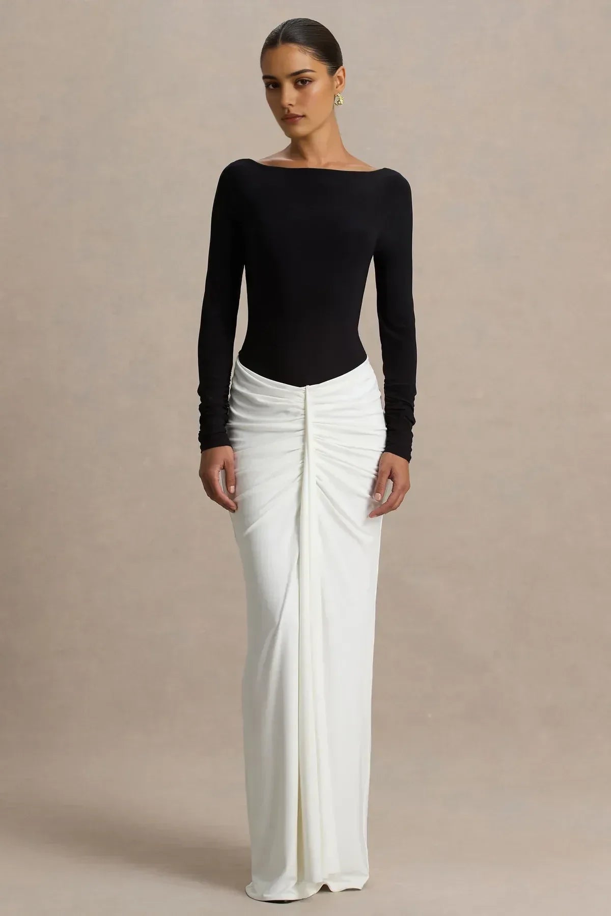 Chic Column Boat Neck Long Sleeve Low Back Floor Length Evening Dress