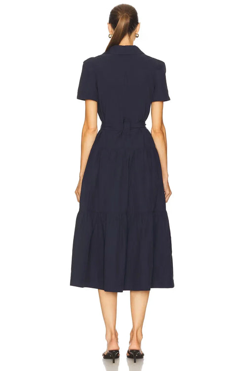 Robe de soirée chic fourreau à col, manches courtes, étages et fente, longueur midi