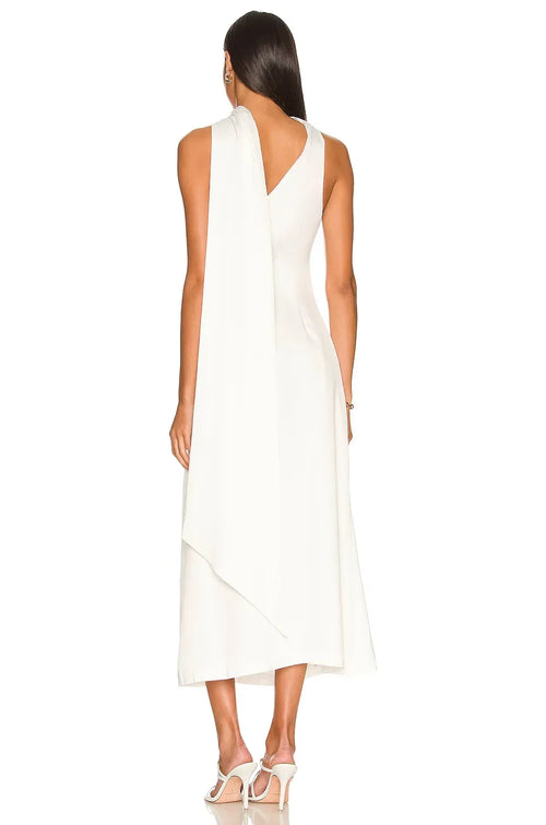 Élégante robe de soirée fourreau mi-longue asymétrique à col drapé, sans manches et dos ouvert