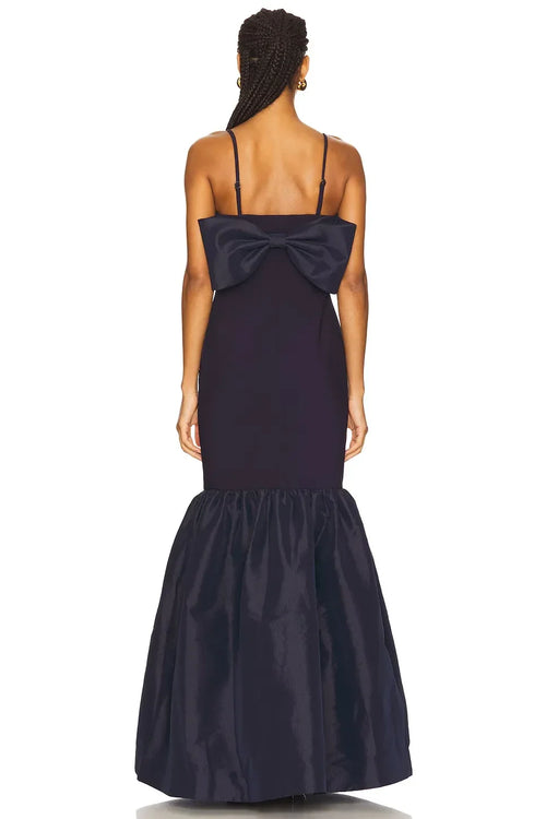 Robe de soirée sirène chic à fines bretelles et nœud au dos