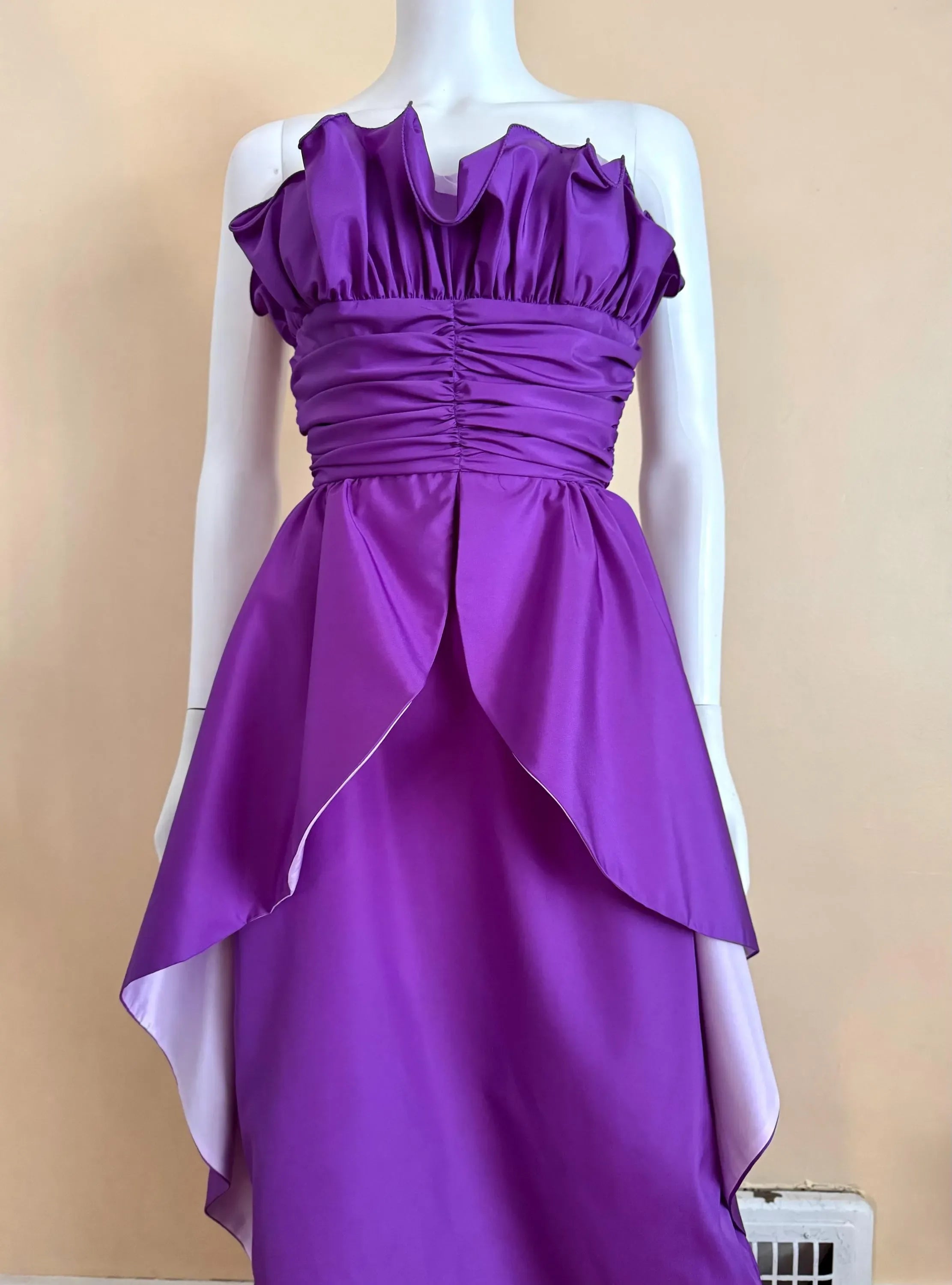 Chic Vintage Inspired A Line Strapless Prom Dress With Ruffled Ruched Bodice In Purple For Prom Night
