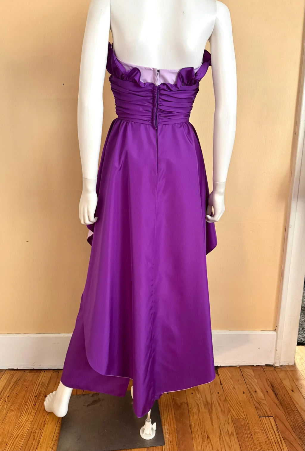 Chic Vintage Inspired A Line Strapless Prom Dress With Ruffled Ruched Bodice In Purple For Prom Night