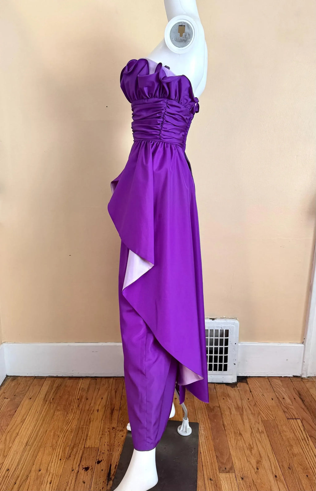 Chic Vintage Inspired A Line Strapless Prom Dress With Ruffled Ruched Bodice In Purple For Prom Night