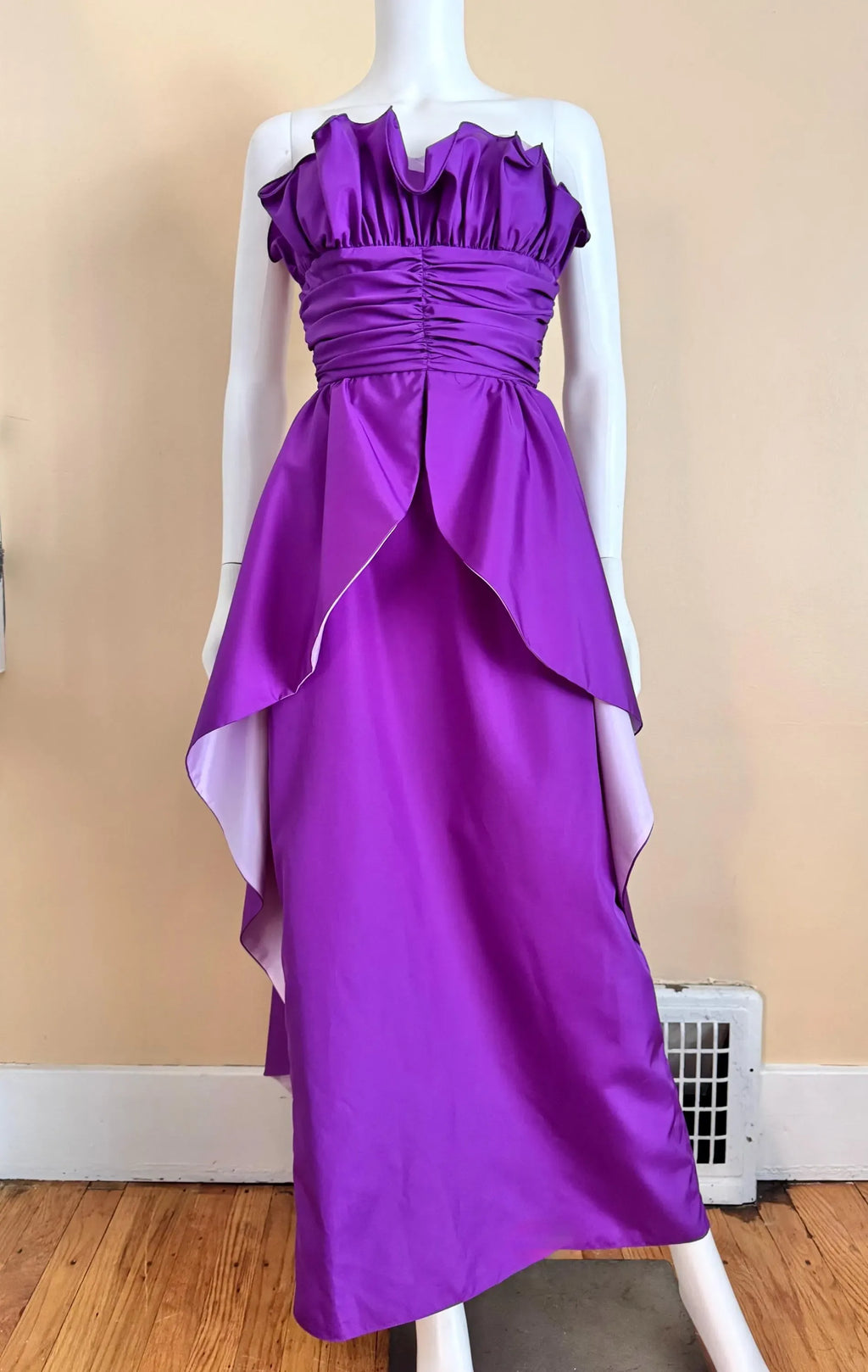 Chic Vintage Inspired A Line Strapless Prom Dress With Ruffled Ruched Bodice In Purple For Prom Night