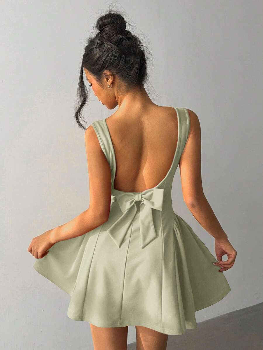 Sage Green A-Line Square Neck Bow Back Solid Color Mini Homecoming Dress