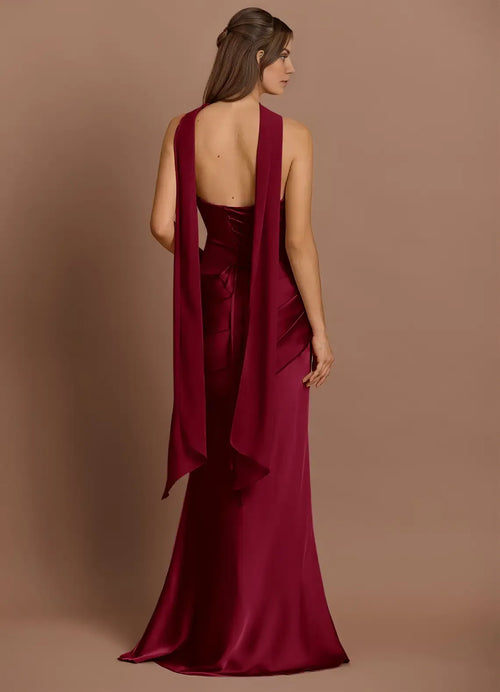 Robe de bal sirène en satin à col ras du cou, cape au dos, volants latéraux, longueur ras du sol pour femme