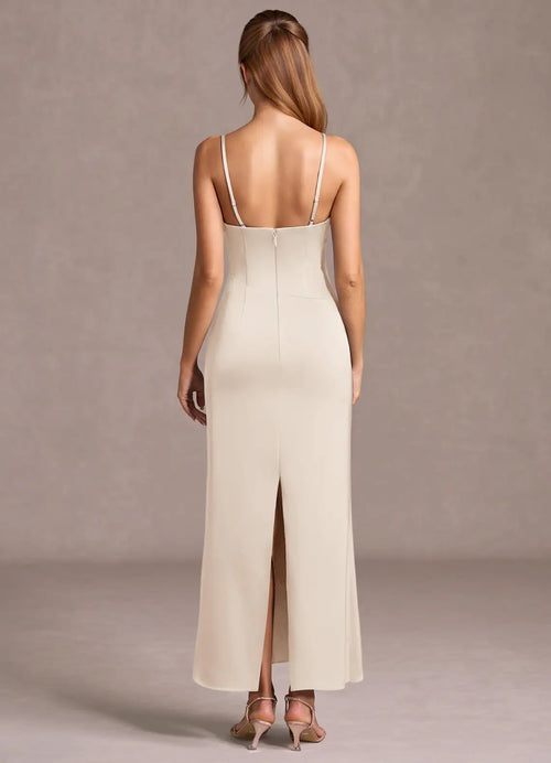 Robe de bal mi-longue fourreau avec bretelles amovibles, drapée sur le côté et fente haute pour femme.