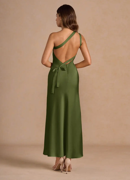 Robe de bal midi moulante en satin à découpes au dos, bretelle croisée et épaule unique, offre spéciale