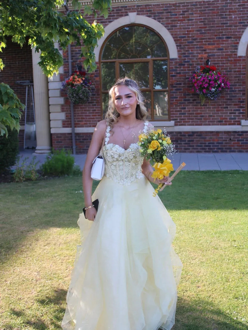 Spaghetti Straps Sleeveless A-Line Appliques Floor-Length Prom Dress