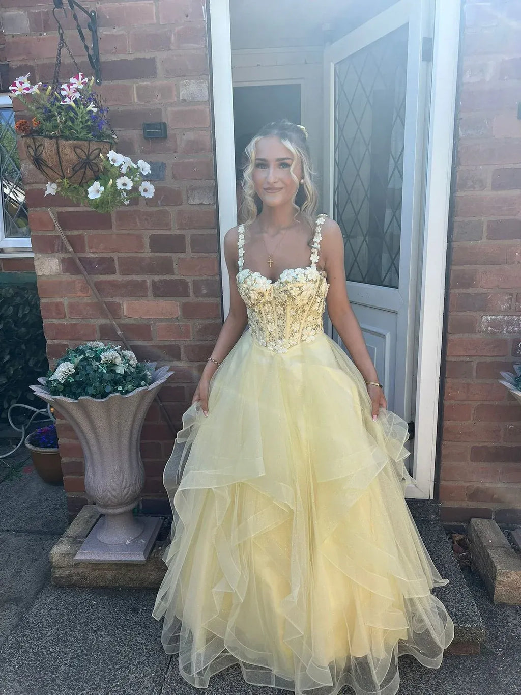 Spaghetti Straps Sleeveless A-Line Appliques Floor-Length Prom Dress