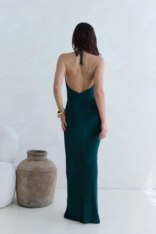 Robe de bal longue dramatique fourreau, dos nu, col bénitier, coupe sans manches