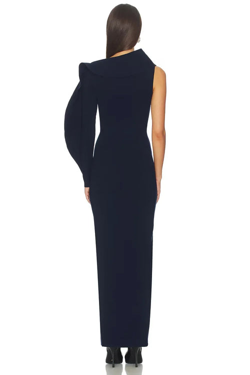 Robe de soirée fourreau spectaculaire, asymétrique à une épaule, manche sculptée, dos uni, longueur ras du sol