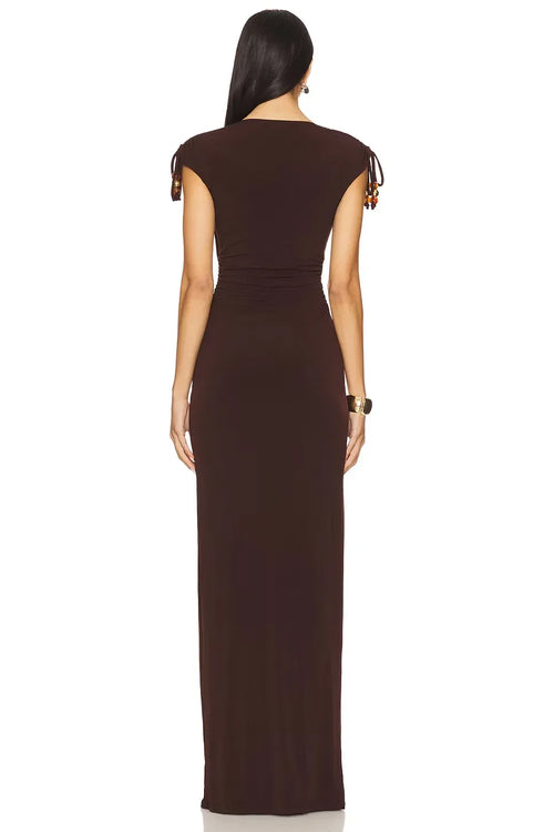 Robe de bal sirène longue spectaculaire avec décolleté plongeant, manches courtes et découpes