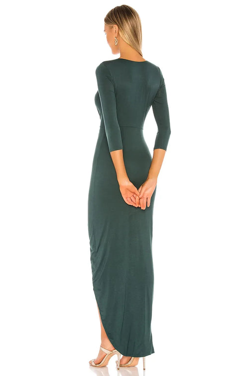 Robe de bal spectaculaire fourreau décolleté plongeant manches trois quarts longueur asymétrique
