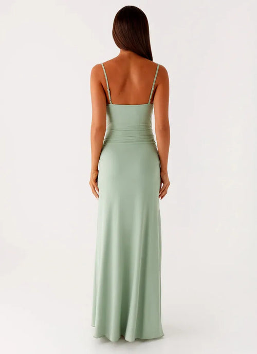 Robe de soirée grande taille longue, coupe fourreau, encolure carrée, sans manches, froncée sur le côté